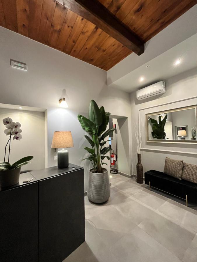 Soha Piazza Di Spagna Boutique Рим Экстерьер фото