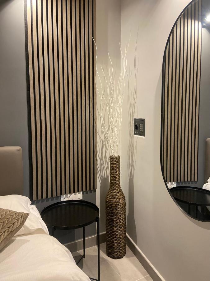 Soha Piazza Di Spagna Boutique Рим Экстерьер фото